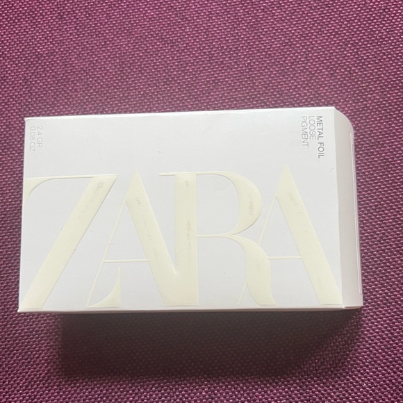 ZARA Metallic pigment Eye Shadow in a beautiful peach shimmer shade❣️ - Picture 3 of 10